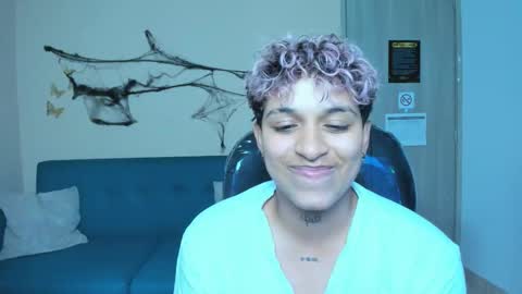 Snapshot of dominick_joness chatting on October 31, 5:41 am Dominick online show from October 31, 5:41 am