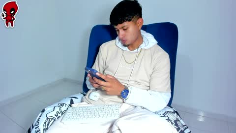  Dominic  online show from April 9, 2:44 am