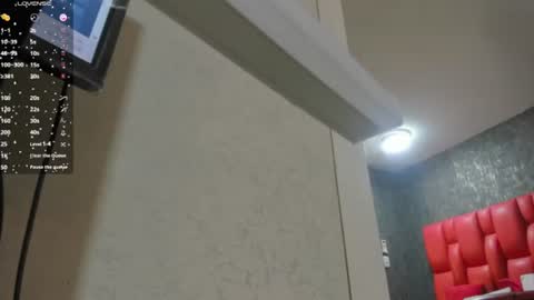 Snapshot of dominicsccott chatting on July 4, 12:33 pm Dominicscott online show from July 4, 12:33 pm