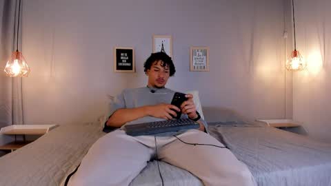 Snapshot of dominik_drake chatting on May 20, 12:00 pm Dominik Drake online show from May 20, 12:00 pm