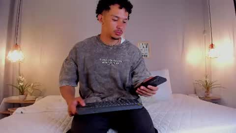 Snapshot of dominik_drake chatting on June 9, 12:39 pm Dominik Drake online show from June 9, 12:39 pm