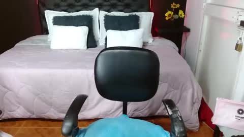  D O M I N K  online show from February 15, 2:15 am