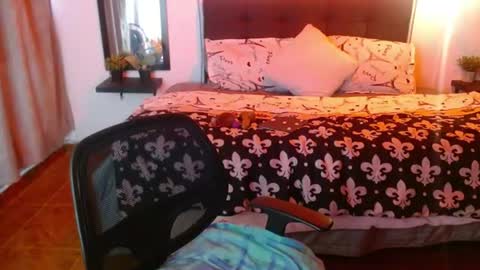 Snapshot of domink_gilr chatting on June 22, 7:00 pm D O M I N K online show from June 22, 7:00 pm