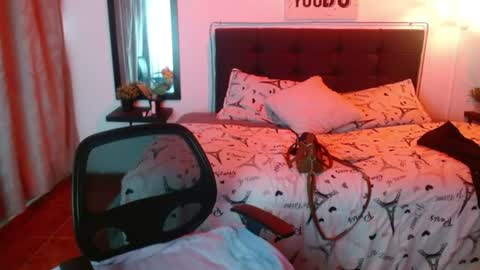 Snapshot of domink_gilr chatting on June 30, 7:37 pm D O M I N K online show from June 30, 7:37 pm