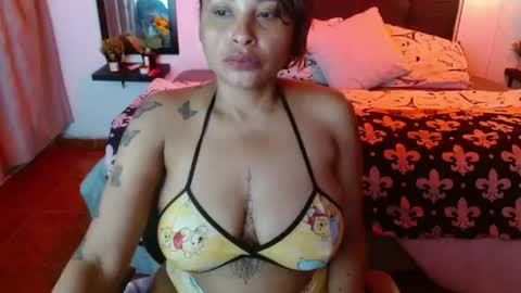 Snapshot of domink_gilr chatting on July 7, 7:23 am D O M I N K online show from July 7, 7:23 am