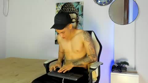 Snapshot of dominyck_ chatting on July 5, 4:41 am dominyck_ online show from July 5, 4:41 am