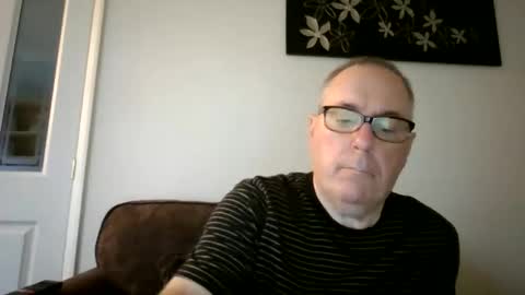 Snapshot of domjolly08 chatting on October 18, 3:46 pm David uk online show from October 18, 3:46 pm