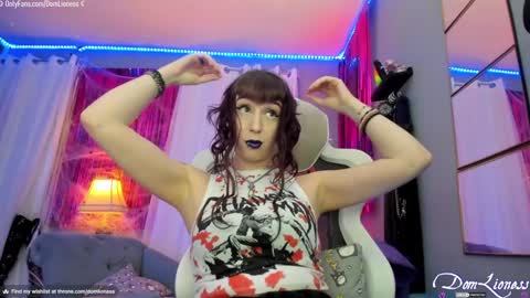 Snapshot of domlioness chatting on February 1, 12:29 am DomLioness online show from February 1, 12:29 am