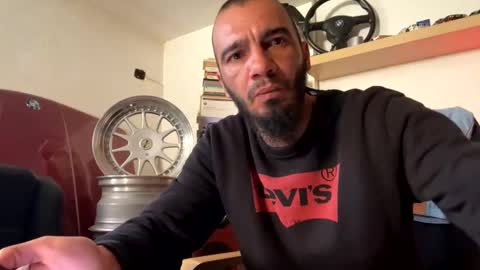 domnu_ozfutura online show from February 5, 9:25 am