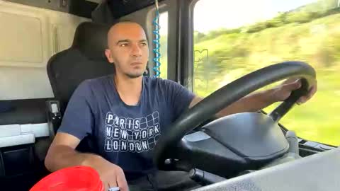 domnu_ozfutura online show from October 7, 9:50 am