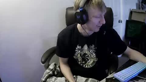 Snapshot of domohead0 chatting on July 13, 5:27 pm dom online show from July 13, 5:27 pm