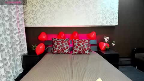 Snapshot of donnaaa_evans chatting on February 16, 11:59 pm Donna On GMT2 Mon-Fri 3-9 AM online show from February 16, 11:59 pm