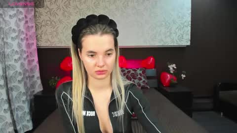 Snapshot of donnaaa_evans chatting on February 22, 3:34 am Donna On GMT2 Mon-Fri 3-9 AM online show from February 22, 3:34 am