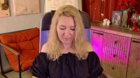 Donna online show from June 1, 7:04 pm