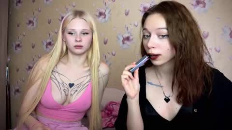 Snapshot of dontoke_ chatting on December 12, 3:48 pm Nicole online show from December 12, 3:48 pm