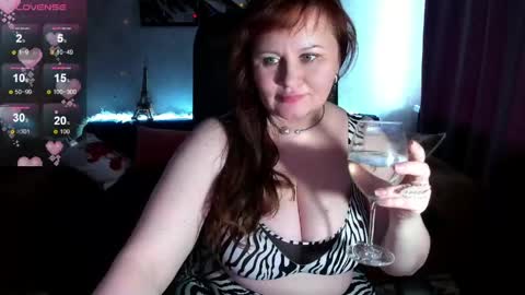 Snapshot of doraross chatting on May 1, 11:37 am Dora online show from May 1, 11:37 am