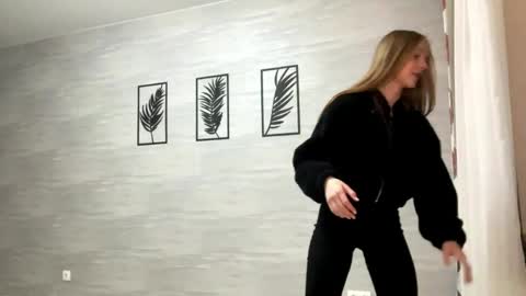 Anika online show from April 10, 11:31 pm