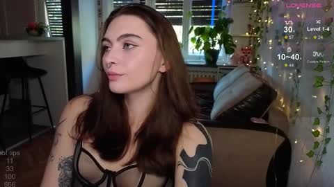 Alice online show from October 31, 1:23 pm