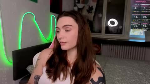 Alice online show from December 3, 1:42 pm