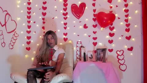 Snapshot of dorian_lev chatting on February 10, 2:37 pm Nicolle online show from February 10, 2:37 pm