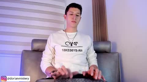 Snapshot of dorian_mystery chatting on February 18, 1:23 am dorian_mystery online show from February 18, 1:23 am