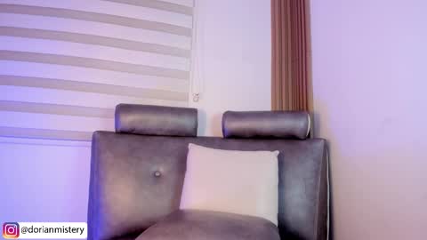 Snapshot of dorian_mystery chatting on February 19, 1:34 am dorian_mystery online show from February 19, 1:34 am