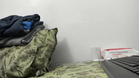 Snapshot of doriancretu95 chatting on December 7, 9:28 am menu below online show from December 7, 9:28 am