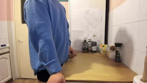 Snapshot of doriancretu95 chatting on December 12, 6:14 am menu below online show from December 12, 6:14 am