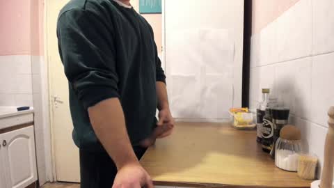 Snapshot of doriancretu95 chatting on December 18, 7:47 am menu below online show from December 18, 7:47 am