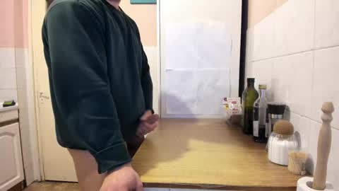 Snapshot of doriancretu95 chatting on February 12, 1:16 pm menu below online show from February 12, 1:16 pm