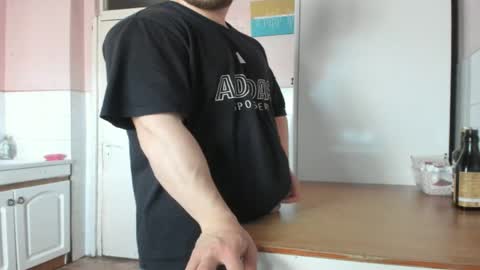 Snapshot of doriancretu95 chatting on May 4, 2:24 pm menu below online show from May 4, 2:24 pm