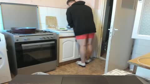 Snapshot of doriancretu95 chatting on May 7, 5:02 am menu below online show from May 7, 5:02 am