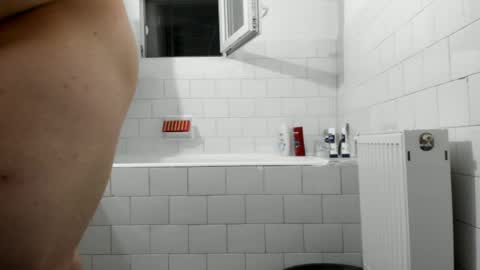 Snapshot of doriancretu95 chatting on May 15, 6:48 pm menu below online show from May 15, 6:48 pm