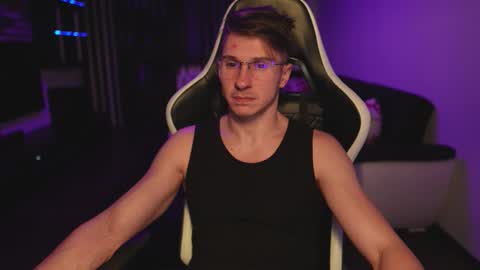 Dorian Reyes online show from November 7, 2:33 am