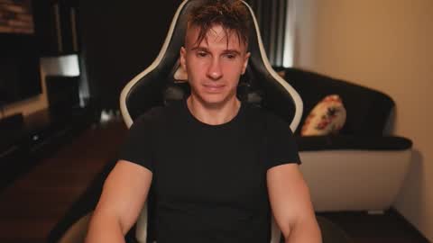 Dorian Reyes online show from November 16, 1:00 am