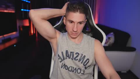 Dorian Reyes online show from November 22, 1:15 am