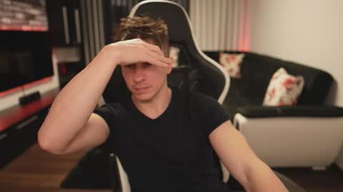 Dorian Reyes online show from December 4, 10:51 pm