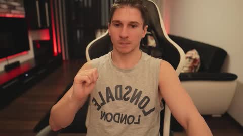 Dorian Reyes online show from February 4, 1:00 am