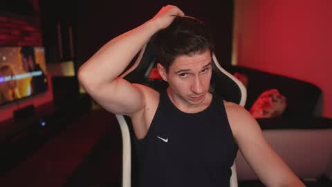 Dorian Reyes online show from April 14, 11:44 pm