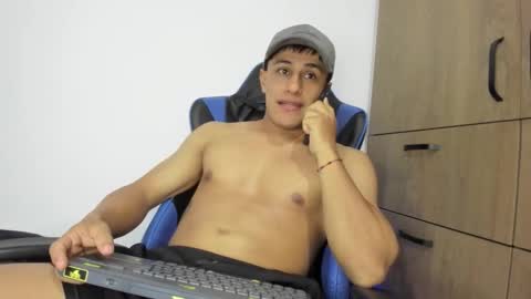 dorman_boy online show from December 2, 1:44 am