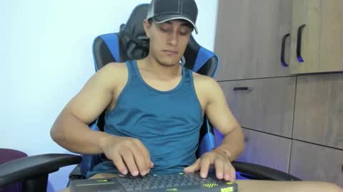 Snapshot of dorman_boy chatting on December 23, 3:48 am dorman_boy online show from December 23, 3:48 am