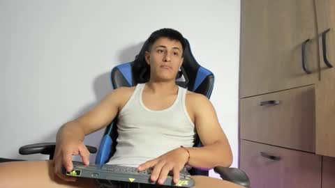 Snapshot of dorman_boy chatting on February 10, 2:15 am dorman_boy online show from February 10, 2:15 am