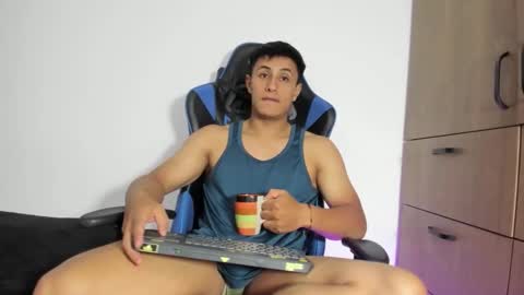 Snapshot of dorman_boy chatting on February 17, 1:57 am dorman_boy online show from February 17, 1:57 am