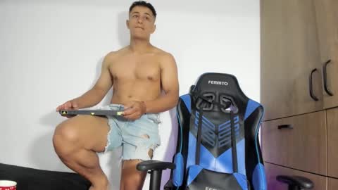 Snapshot of dorman_boy chatting on February 21, 4:24 am dorman_boy online show from February 21, 4:24 am