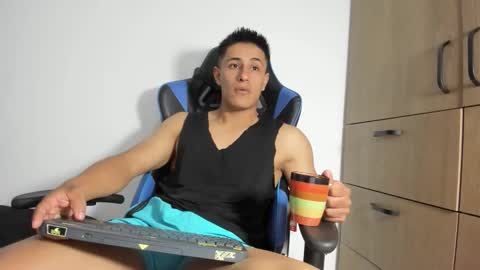 Snapshot of dorman_boy chatting on February 25, 2:10 am dorman_boy online show from February 25, 2:10 am