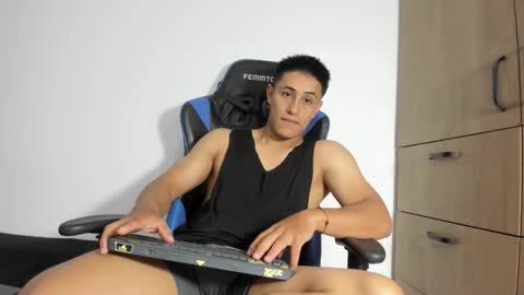 Snapshot of dorman_boy chatting on February 27, 10:32 pm dorman_boy online show from February 27, 10:32 pm