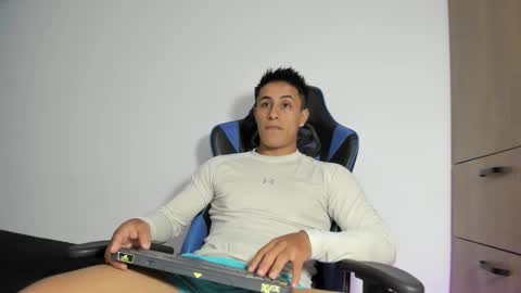 Snapshot of dorman_boy chatting on March 2, 3:09 am dorman_boy online show from March 2, 3:09 am