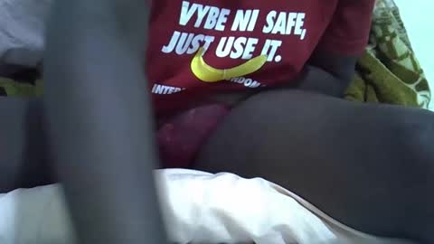 Snapshot of double_love9 chatting on February 17, 1:13 am bellie online show from February 17, 1:13 am