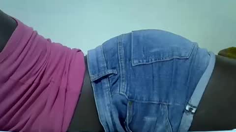 Snapshot of double_love9 chatting on April 3, 3:43 pm bellie online show from April 3, 3:43 pm