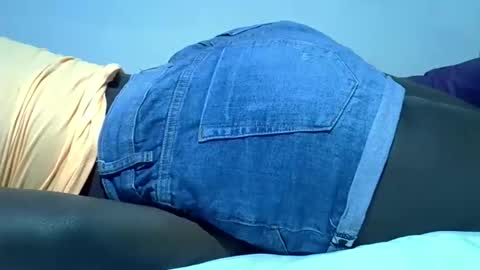 Snapshot of double_love9 chatting on April 14, 6:41 am bellie online show from April 14, 6:41 am